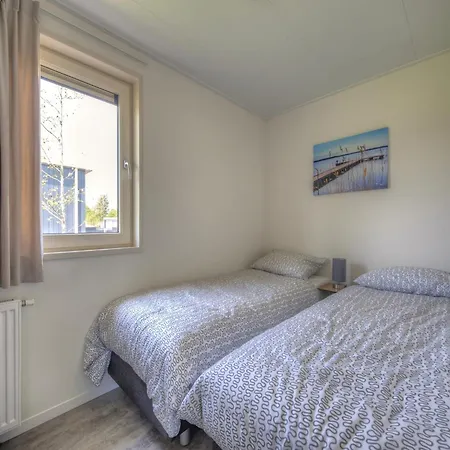 Chalet Attractive 4 5 Km From Rockanje *